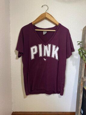 Victoria's Secret PINK Campus Cotton V-Neck Logo Shirt in Burgundy Size Medium
